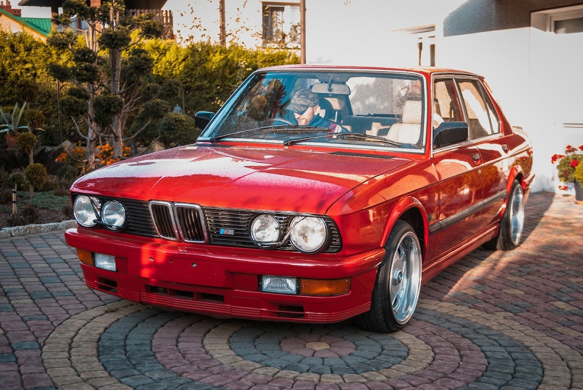 CROWN CAR WASH AND DETAILING