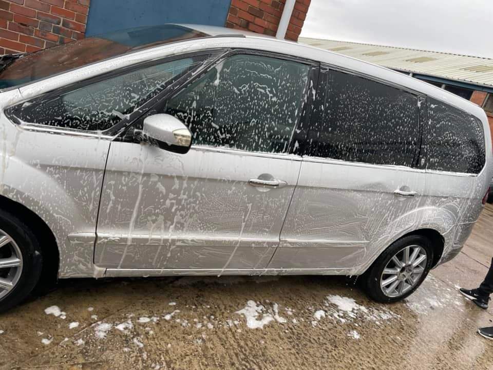 Mobile car cleaning services