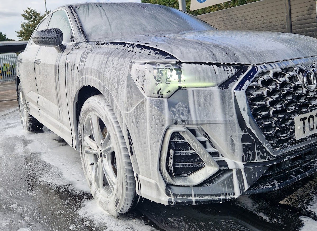 Mobile car wash in West London