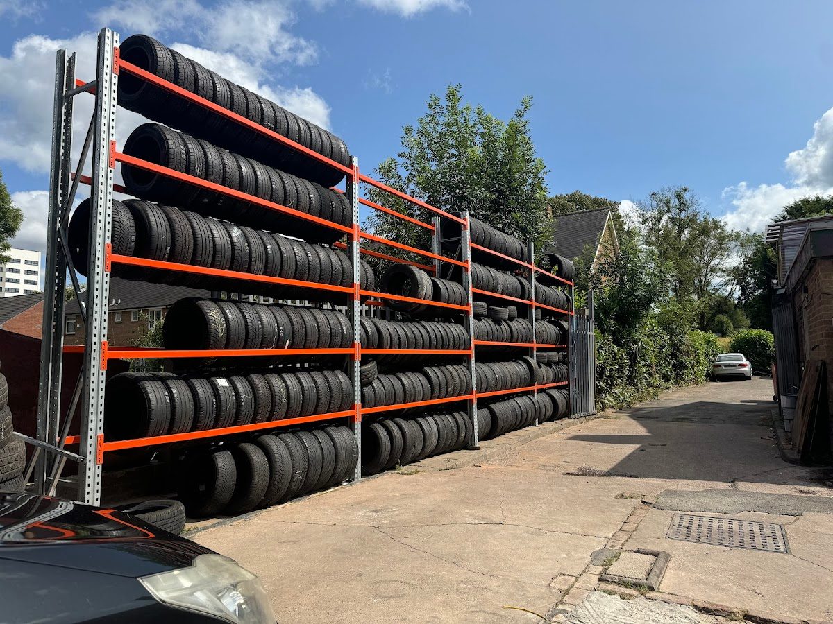 TYRES' & CAR VALETING 'R' US