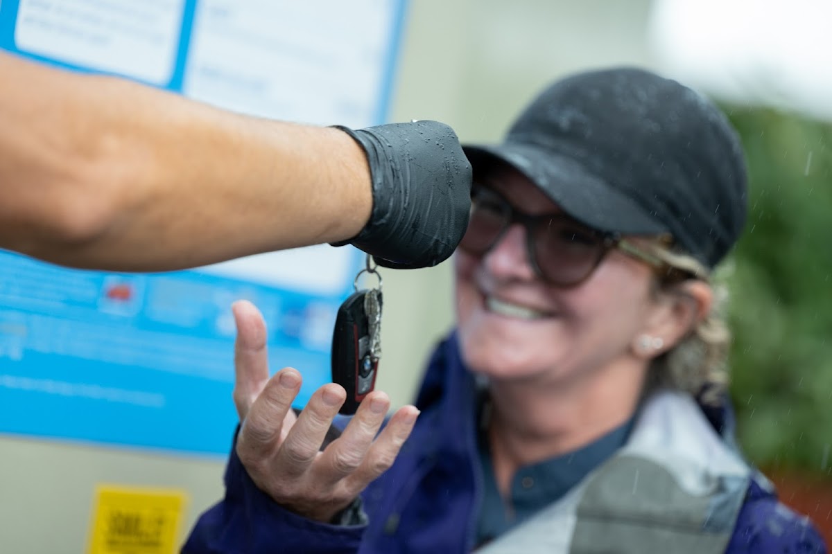 Waves Hand Car Wash Bromley-by-Bow