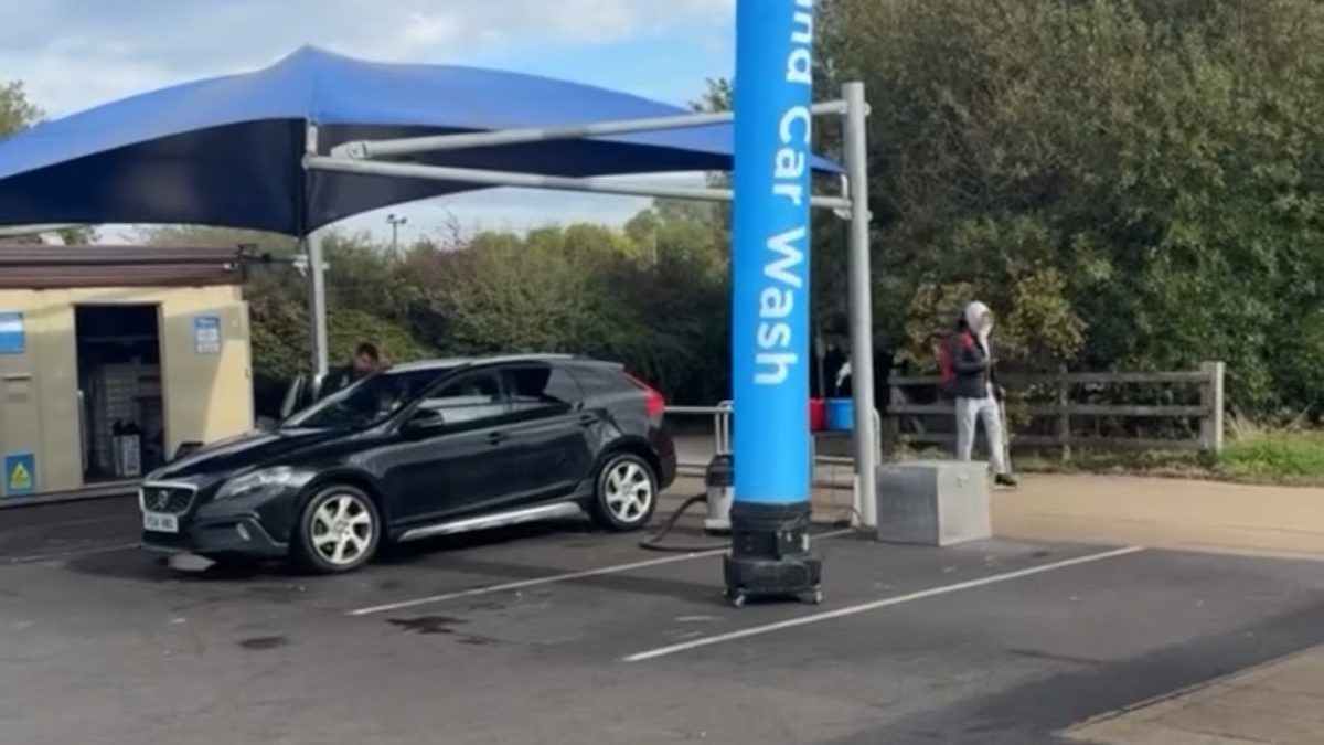 Waves Hand Car Wash Ingleby Barwick